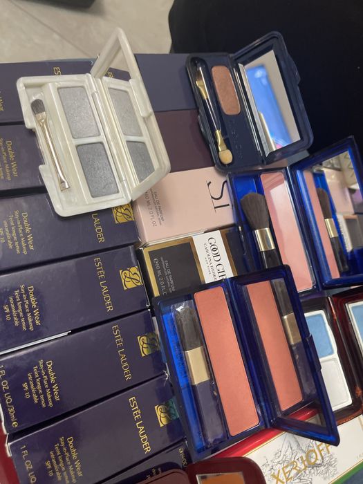 Vând machiaj palete, parfum, fond de ten Dior Estee Lauder