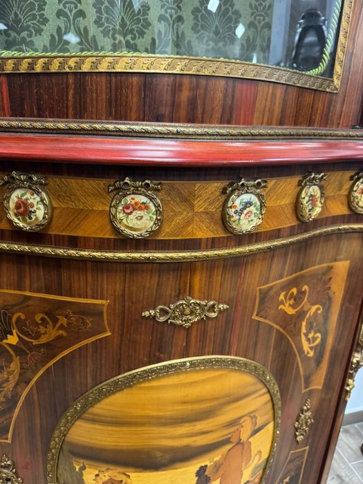 Vitrina deosebita din lemn masiv, cu intarsii si elemente bronz