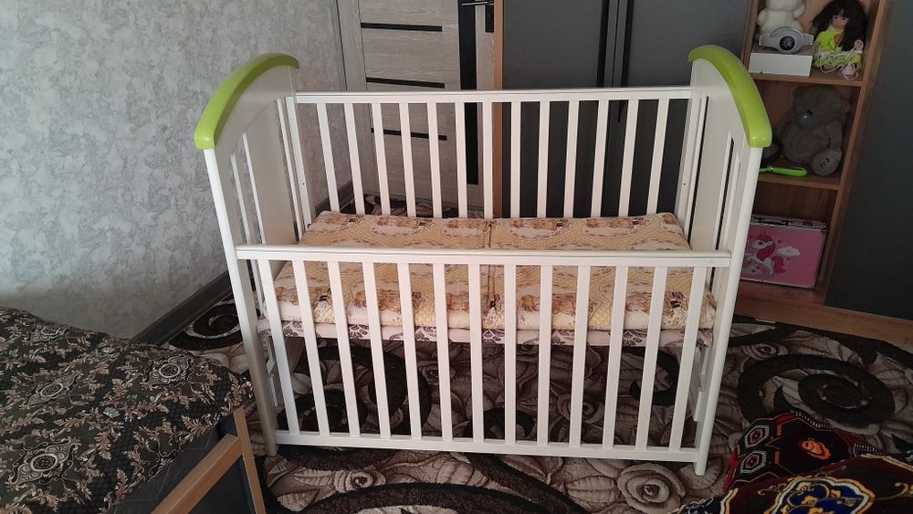 Детская кроватка. Деревянная. Корейская.