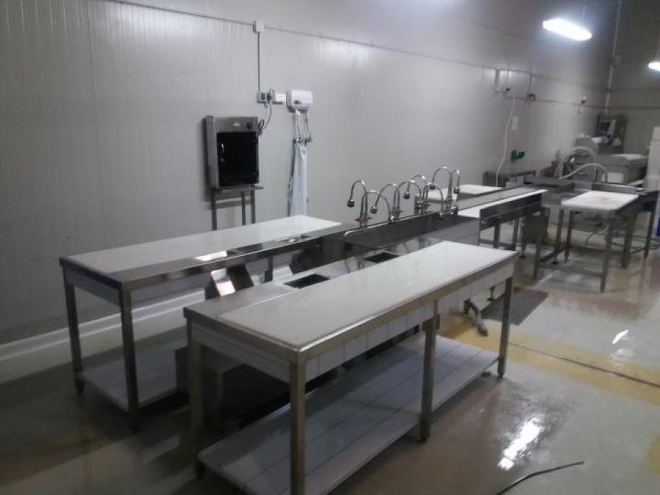 Atelier de confectii inox mese de inox / hote de inox / spalatoare