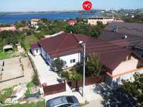 Casă cu vedere panoramică spre lac, de vânzare în zona Mineri Caslita