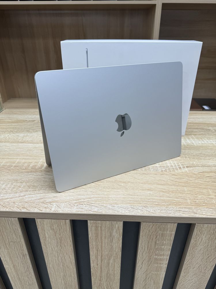 Macbook air 2022 M2 8/512Gb