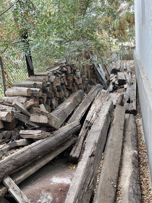 Дрова на зиму , шпалы .