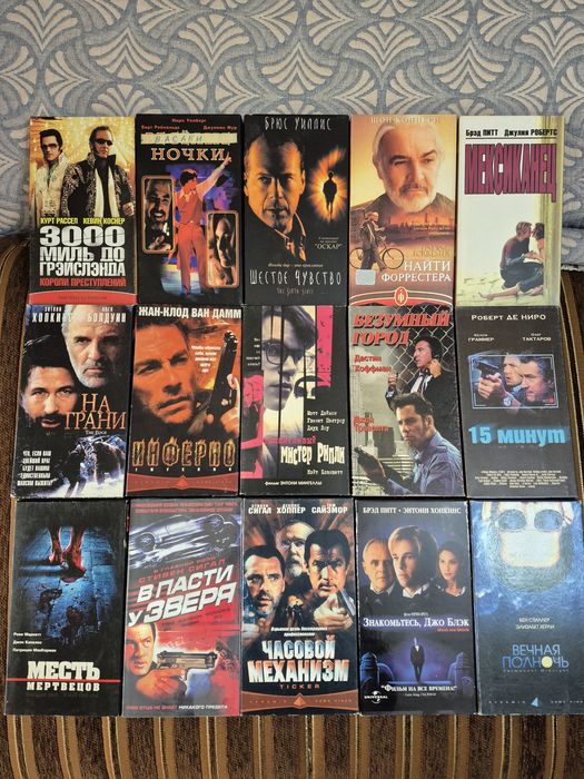 Видео кассеты и диски с фильмами