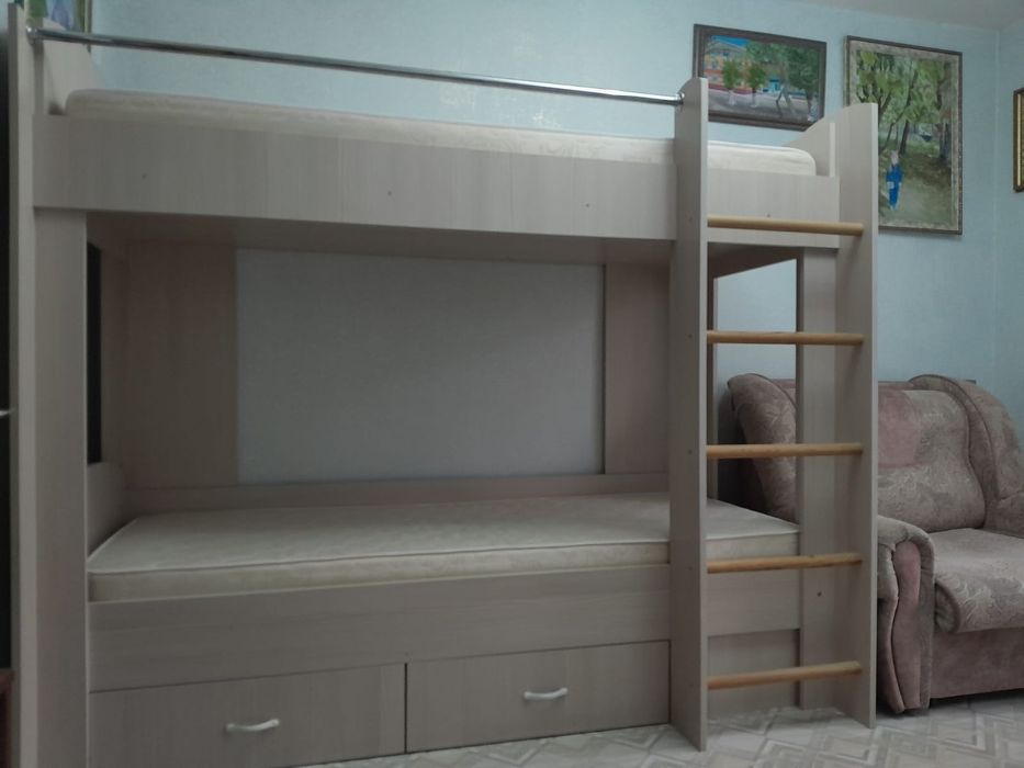 Продам двух ярусную кровать.