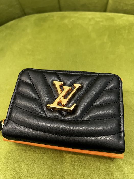 Portofel dama Louis Vuitton culore negru cu semnul auriu