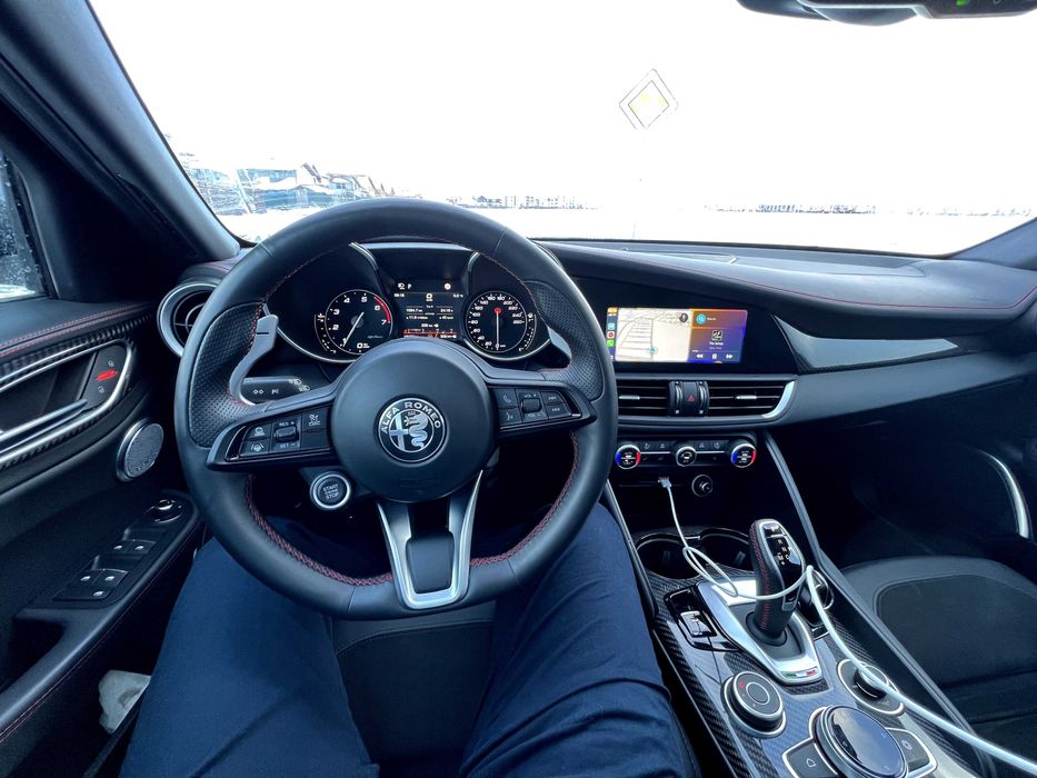 Alfa Romeo Giulia Estrema 2.0 280cp, Carbon, H&K, Panoramic, Alcantara