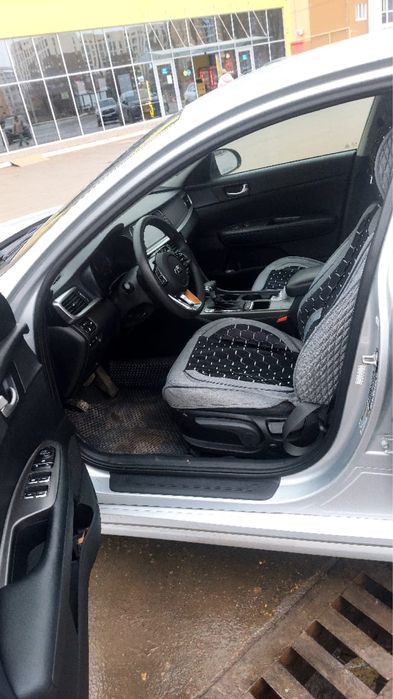 продам машину,торг у капота