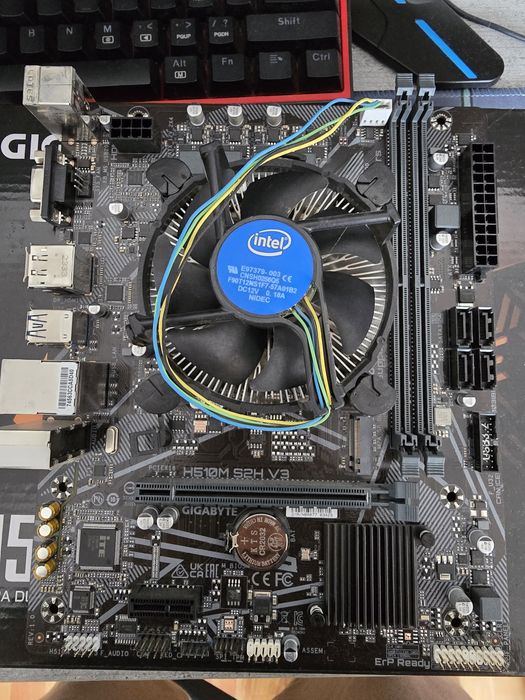 Se vinde placa de baza gigabyte h510m s2h v3