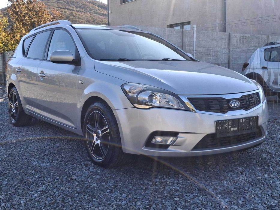 KIA Ceed - 1.6 CRDi - Climatronic / Pilot / Comenzi