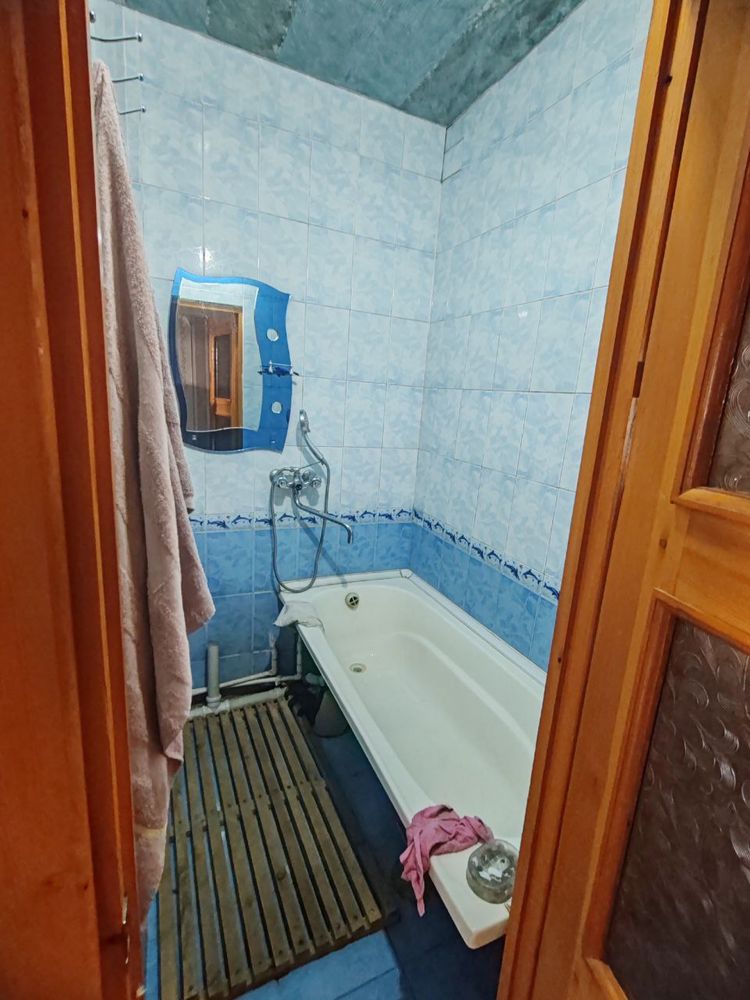 7 mkr 4 maktab yoni 3 xonalik 4 etajkani 4 etaji