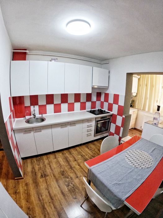 Vand Apartament 2 camere decomandat Alfa si doua locuri de parcare