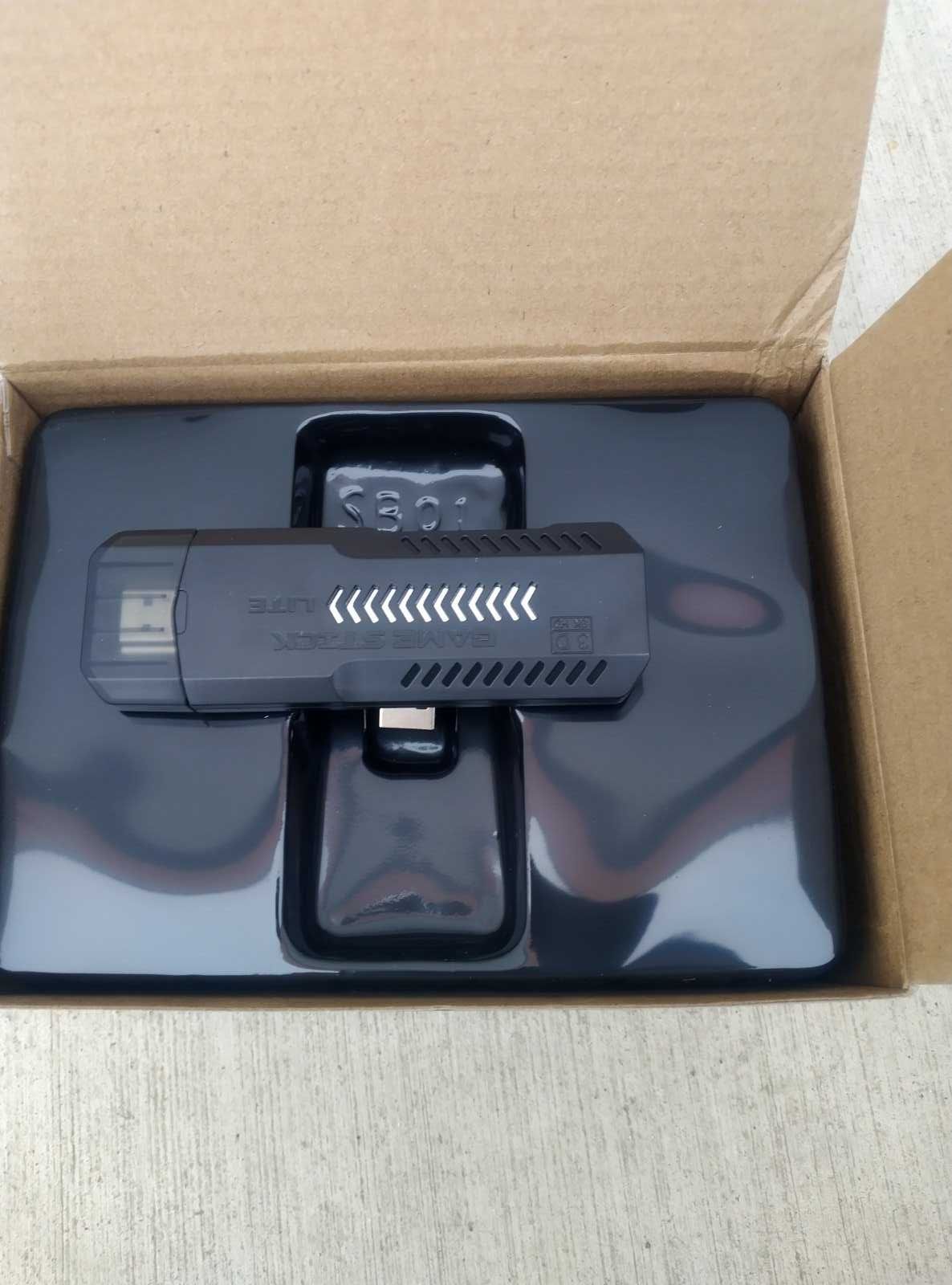 Ретро конзола Gamestick 30 000 игри, съвместима с 23 емулатора, 2 x бе