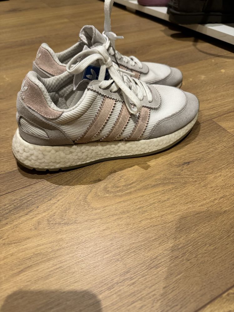 Incaltari adidas