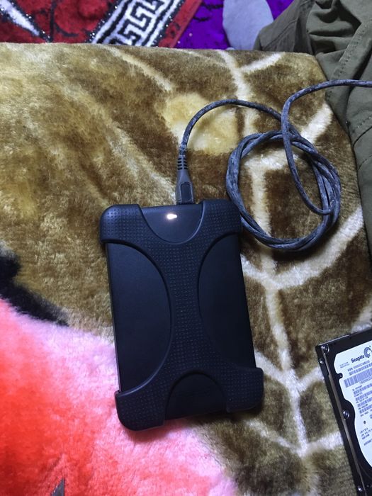 Vand hard extern 1 tb toshiba