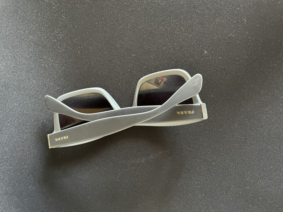 Vand ochelari de soare Prada