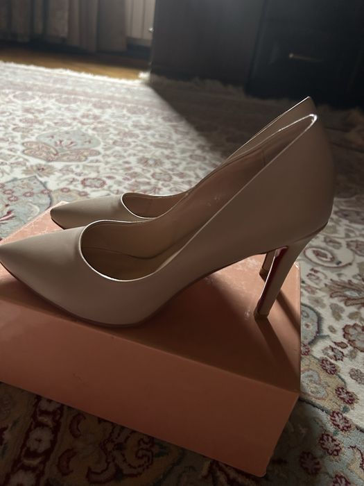 Женские туфли лодочки бежевые 37-размер