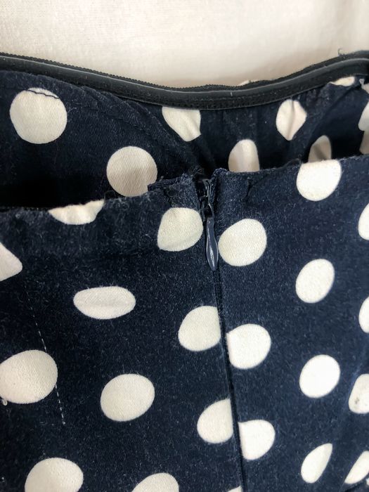 Vand rochita cu buline si dantela