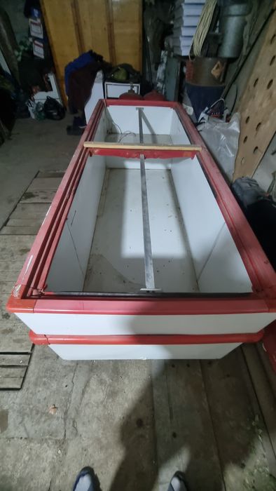 Продам морозильник холодильник и электрическую плиту