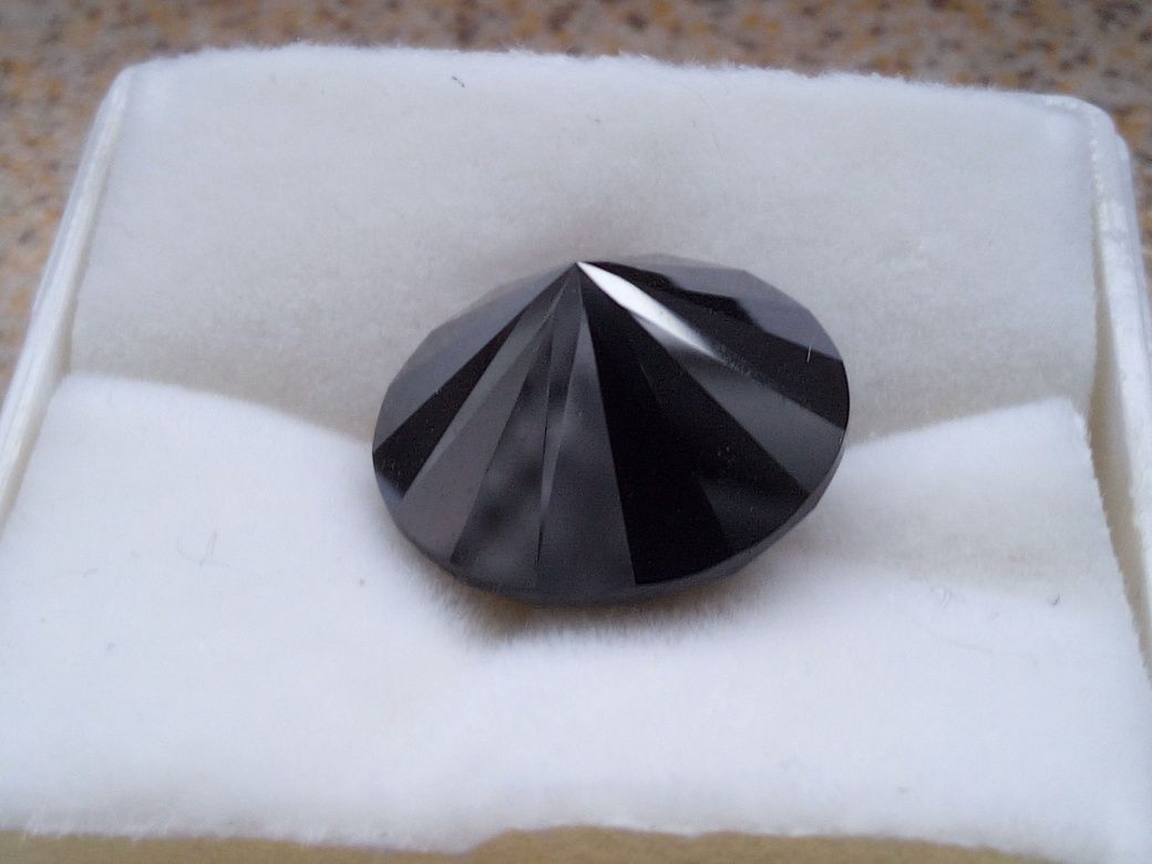 Diamant natural negru 11 ct