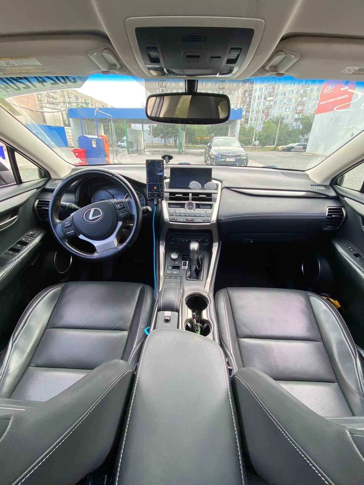Продаеться Lexus nx200t