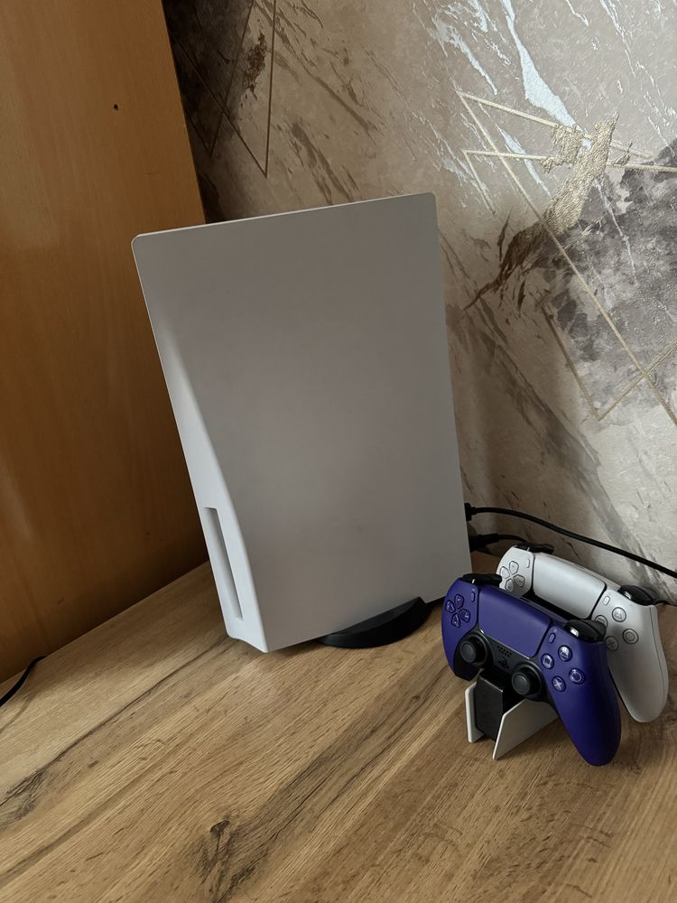 Playstation 5 Fat ikkta pulti va stansiasi bilan