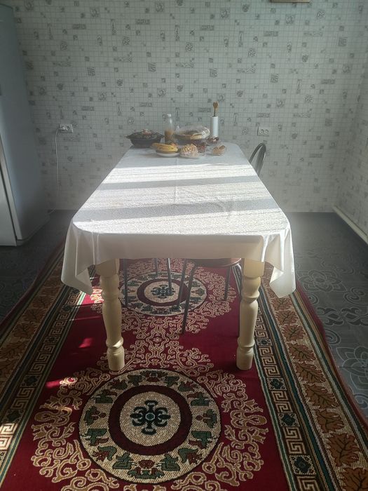 Срочно продам кухонный стол