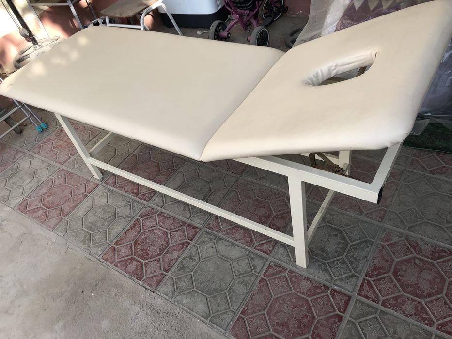 Кушетка сотилади