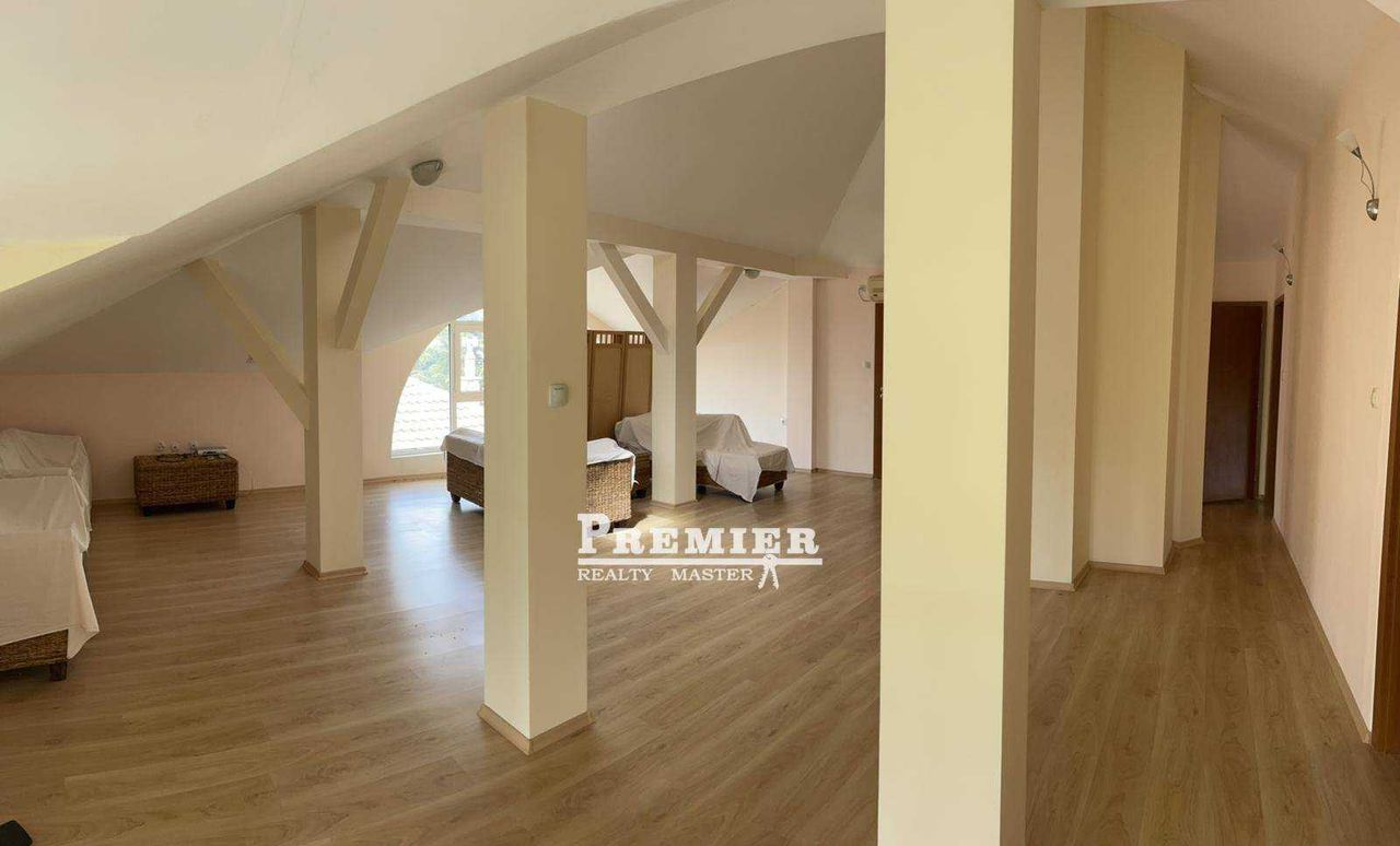 Продава се Къща в с. Лъка, Област Бургас - 550 кв.м за 764 €/кв.м - Снимка #12