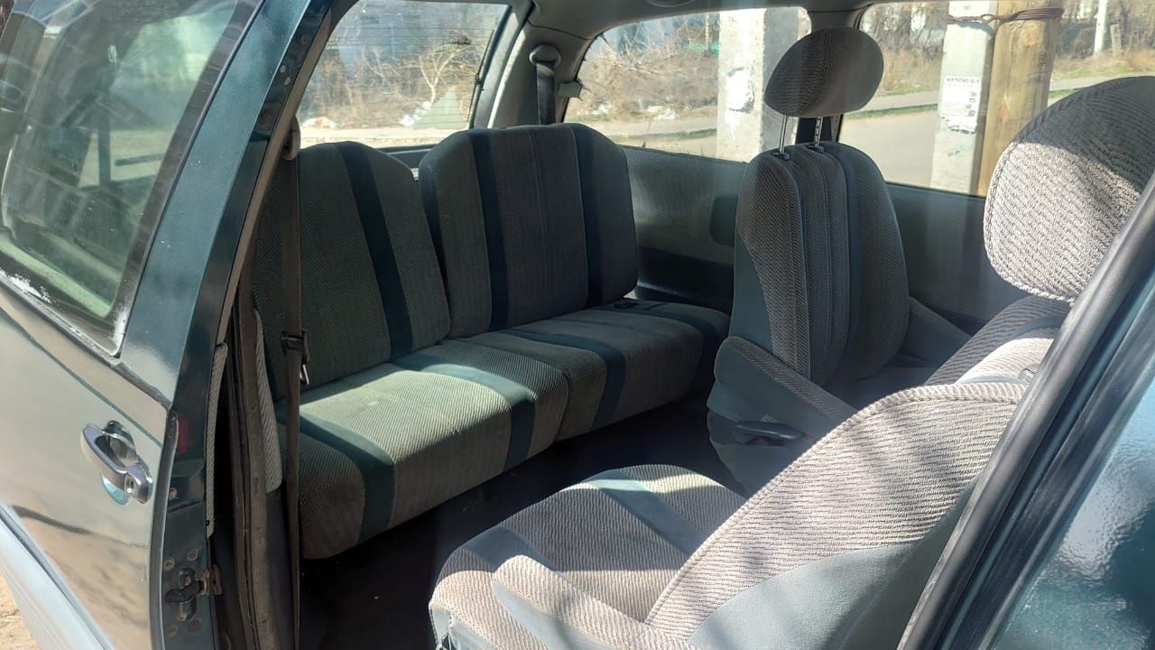 Продам микроавтобус Toyota previa 1995