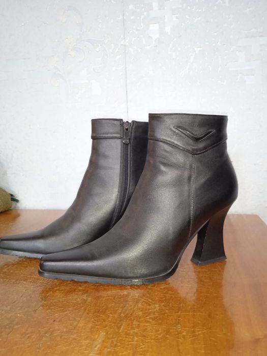 Продам женские сапоги на осень за 4000 тг 39 размер