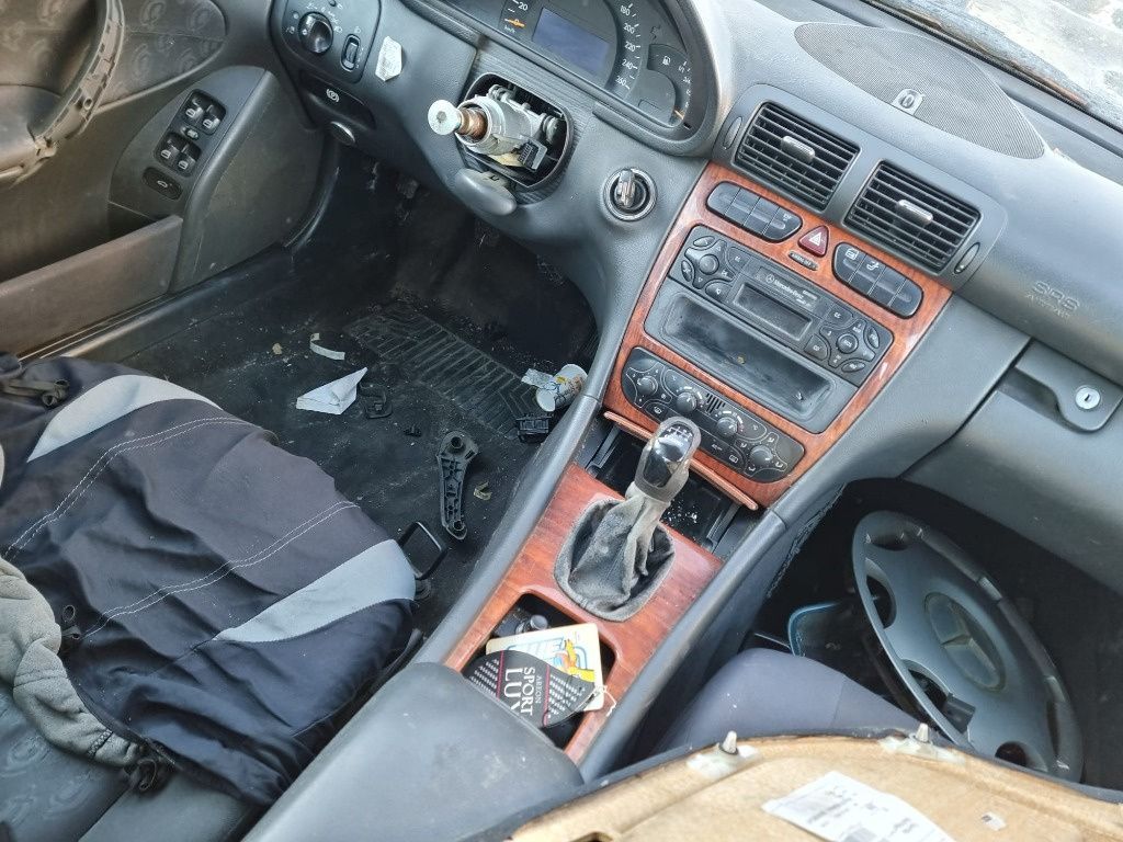 Dezmembrez Mercedes c class w203 c200 motor 2.2cdi  om611.962  136CP Volan STANGA xenon trapa bara fata spate usa aripa dreapta spate telescop far tripla cutie de viteze manuala dezmembrari