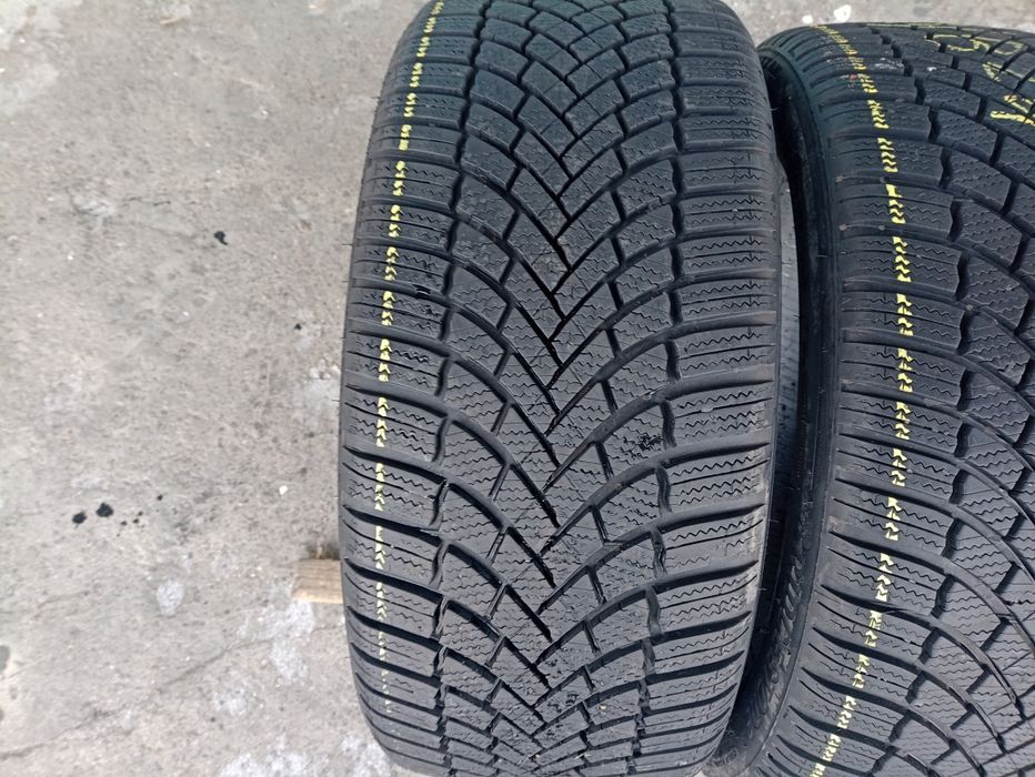 2 anvelope de iarna ca noi Bridgestone 235/40 R19 dot 2624
