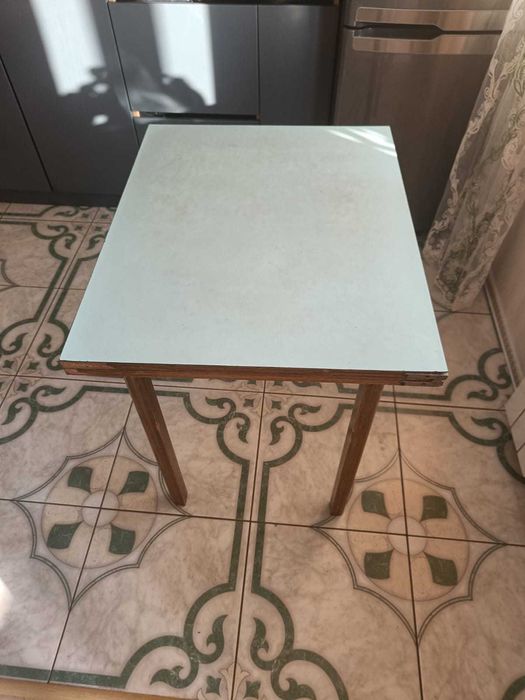 Стол кухонный раскладной .