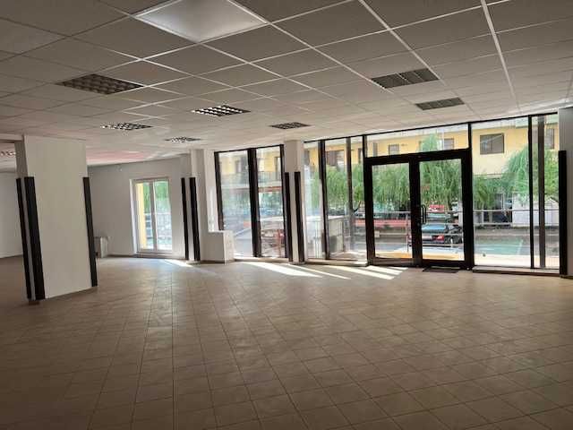 Spatiu comercial de vanzare