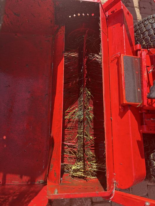 Tractor de tuns iarba