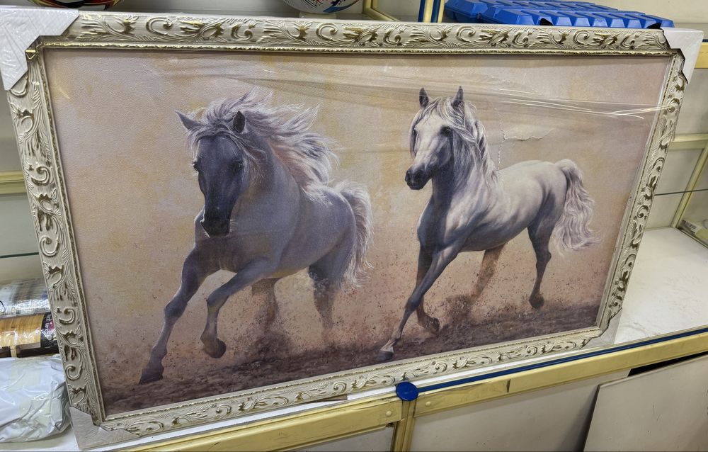 Новая картина с повреждением