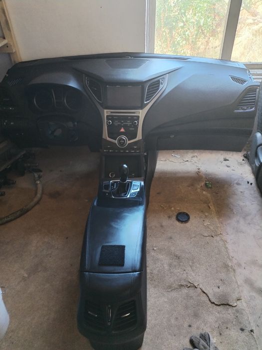 Хундай Градеур панел