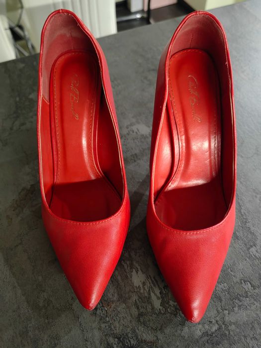 Дамски обувки на висок ток