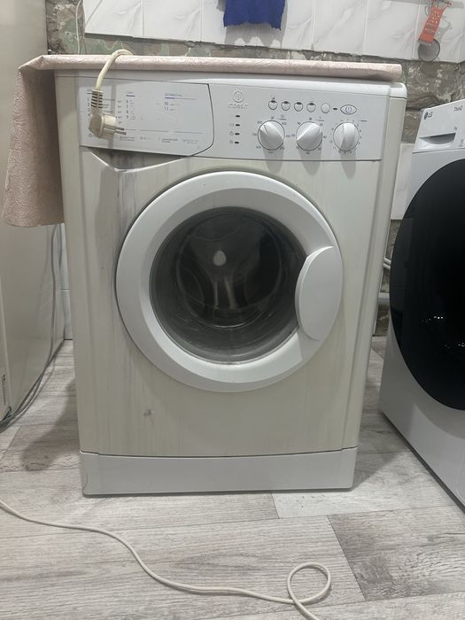 Стиральная машина в рабочем состоянии