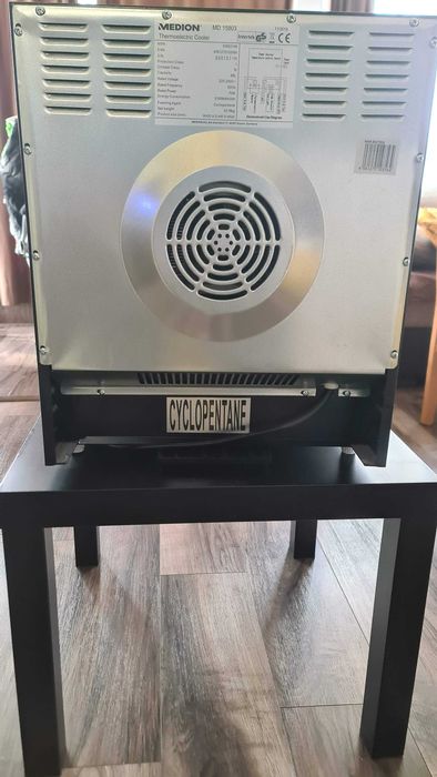Продавам охладител за вино - Medion MD 15803