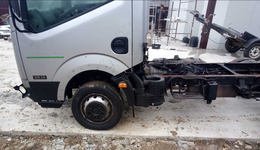 Renault Maxity 2010 piese cabina si motor YD25 Nissan Cabstar