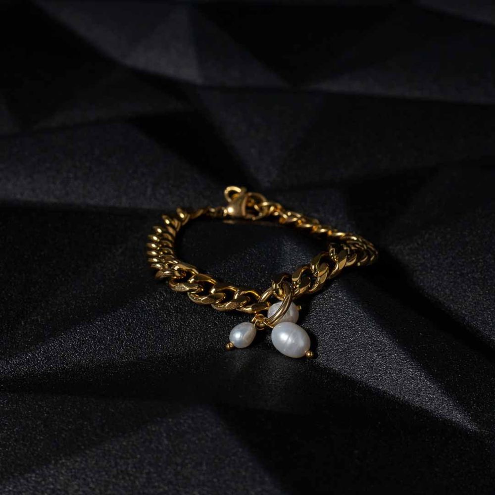 Женска гривна “Golden Triple Pearl”