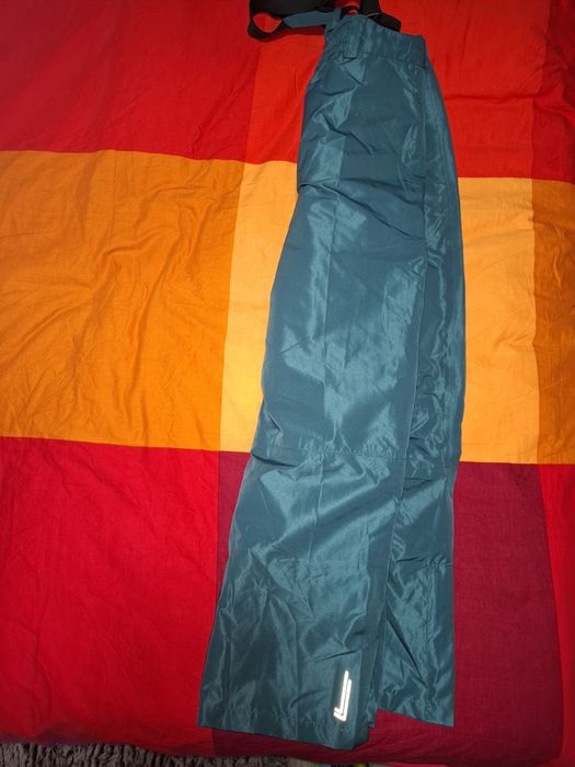 Pantaloni schi.     .