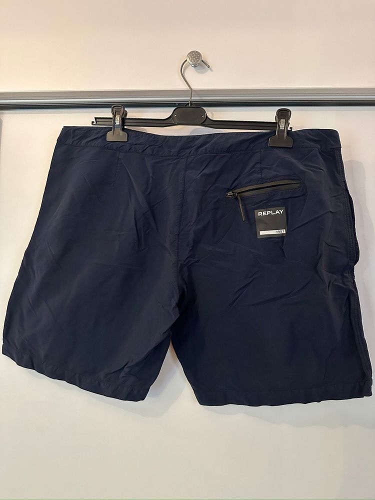 Vand pantaloni scurti , Replay , pret 120 lei