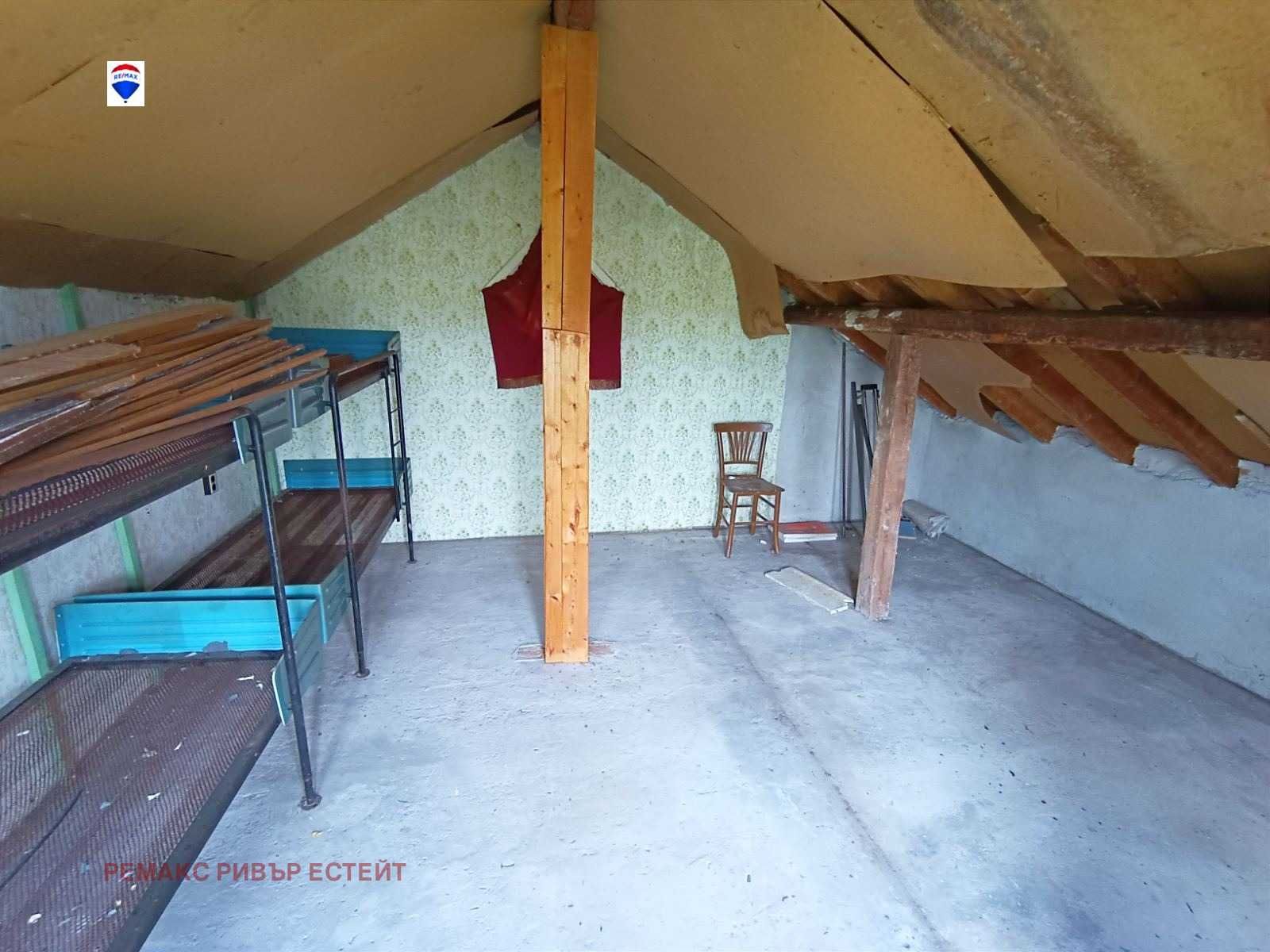 Триетажна вила в.з. Долапите за продажба