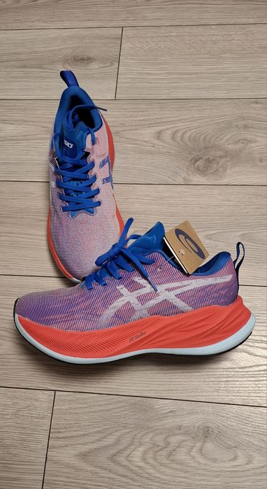 Asics Superblast, noi, nr. 42