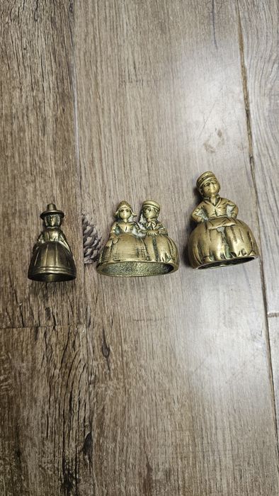 Trei modele de clopoței