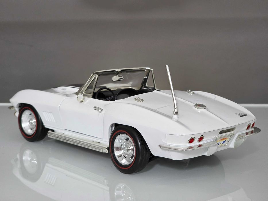 Macheta Auto 1/18 ERTL Chevrolet Corvette Sting Ray 427
