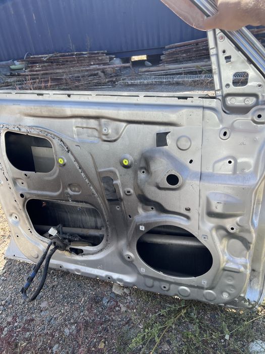 Двери водильская и задняя левая прадо 120